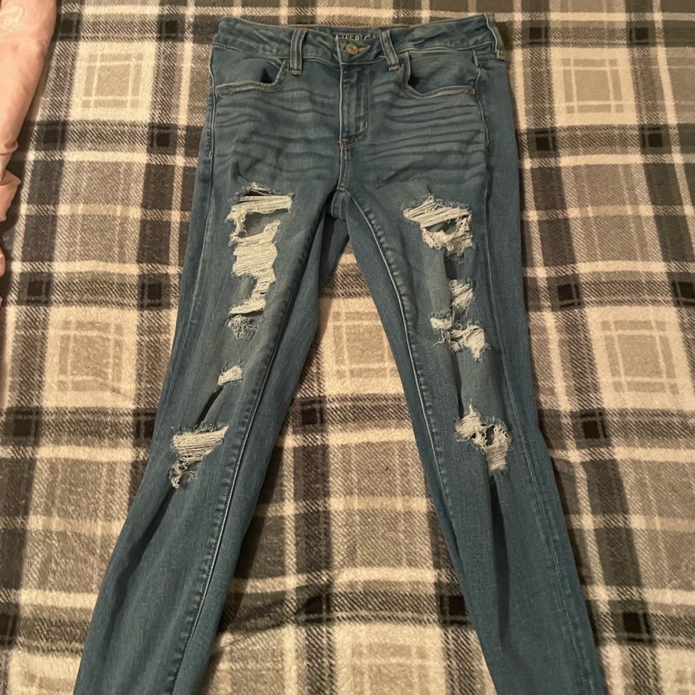 short cut distressed jeans